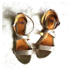 Wide Ankle strap sandals